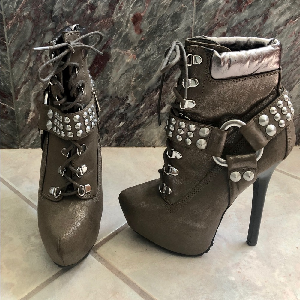 Dollhouse 6” stiletto boots sz 6